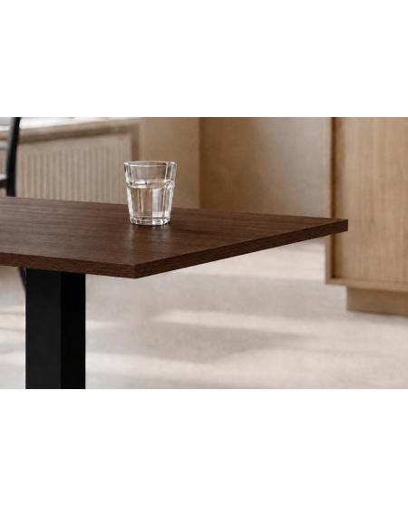 Tisch ALFA S Schwarz mit Laminierte-Platten 18 mm